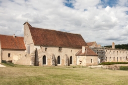 Abadía cisterciense de Fontmorigny en cister .org