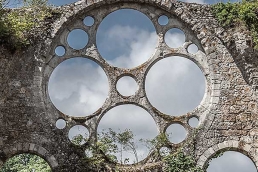 Abadía cisterciense de Vaux de Cernay en cister .org