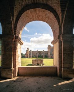 La arquitectura cisterciense de la Abbaye de Belleperche