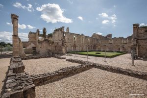 La arquitectura cisterciense de la Abbaye de Fontmorigny