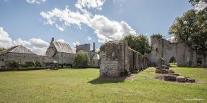 La arquitectura cisterciense de la Abbaye de La Cour Dieu