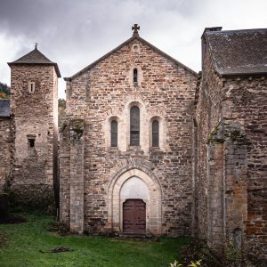 Fachada oeste de la iglesia cisterciense de Bonnecombe