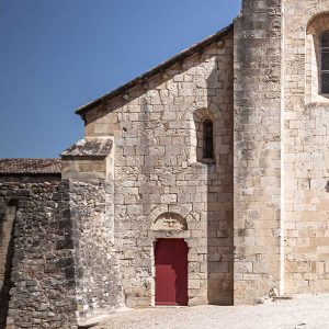 Fachada oeste de la iglesia cisterciense de Silvacane