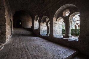 Claustro de la abadía cisterciense de Le Thoronet