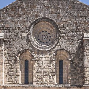 Fachada oeste de la iglesia cisterciense de Flaran