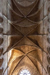 Bóveda de crucería del refectorio de los monjes del monasterio cisterciense de Huerta