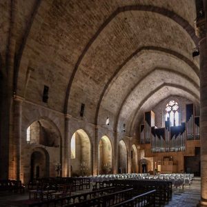 Fachada oeste de la iglesia cisterciense de Sylvanès