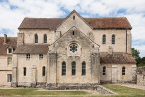 Ábside de la iglesia cisterciense de Noirlac.