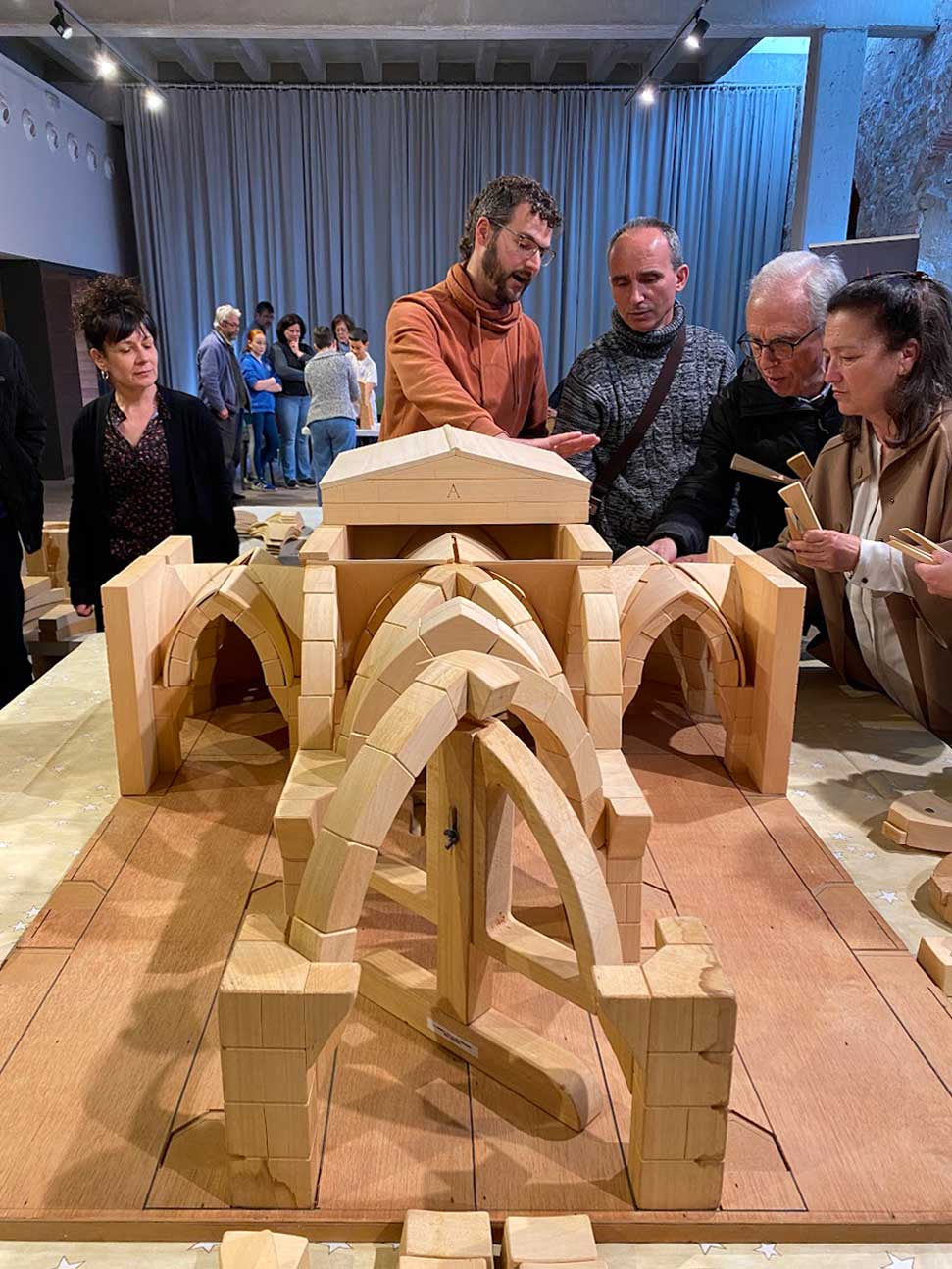 Maqueta experimental de una iglesia gótica.
